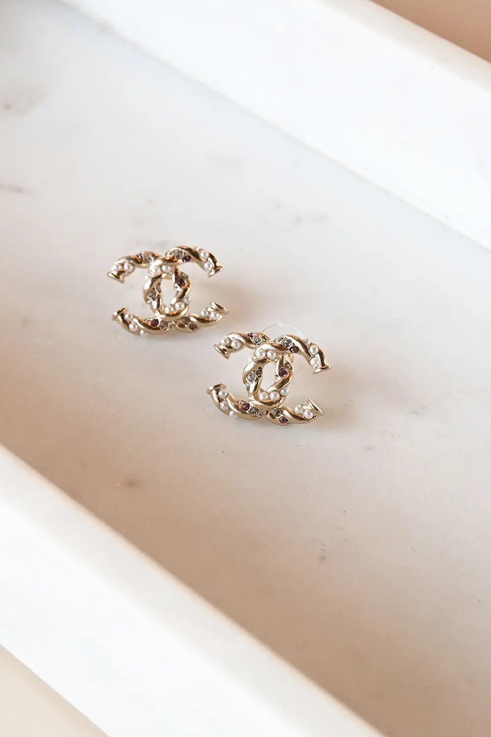Chanel CC pearl earrings A23 C
