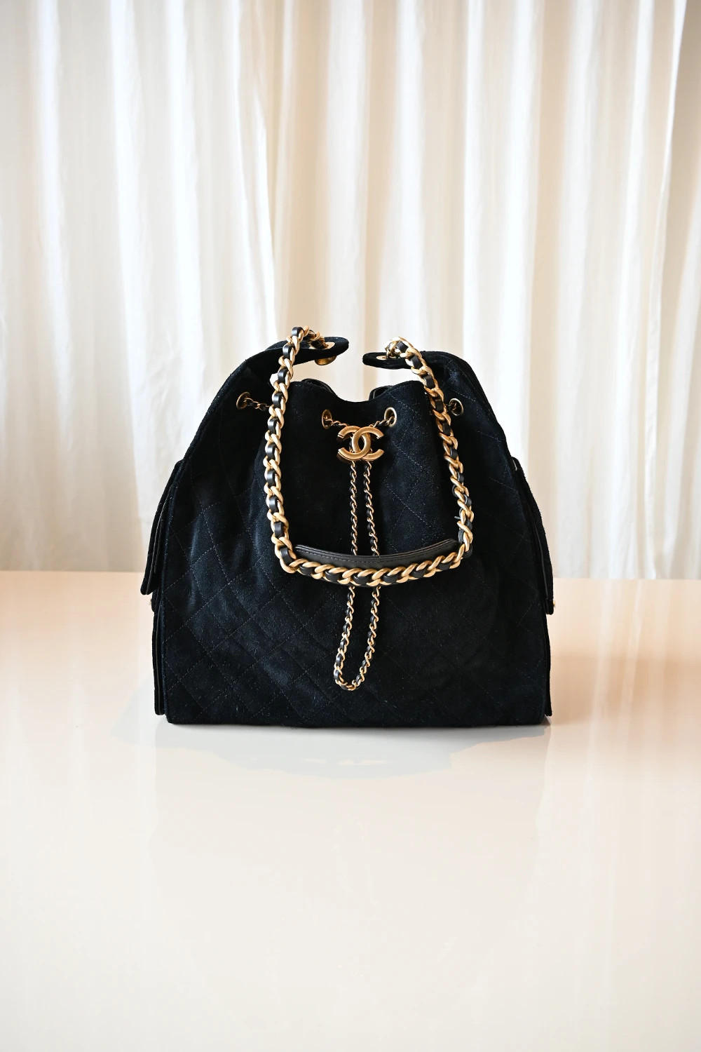 Chanel 25 Medium Hobo | Black suede