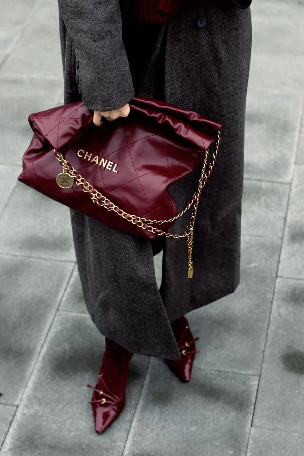 Chanel 22 small hobo | burgundy